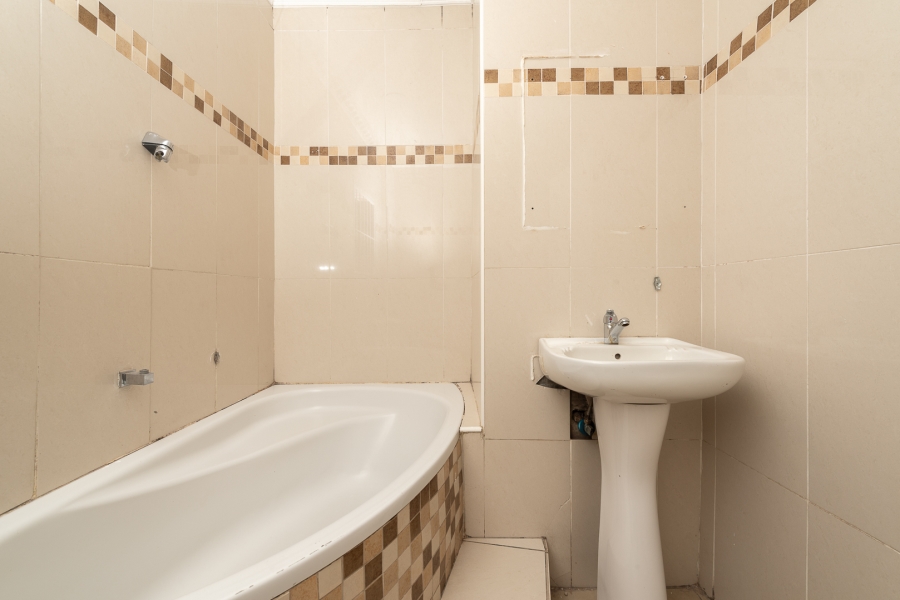 6 Bedroom Property for Sale in Glenvista Gauteng