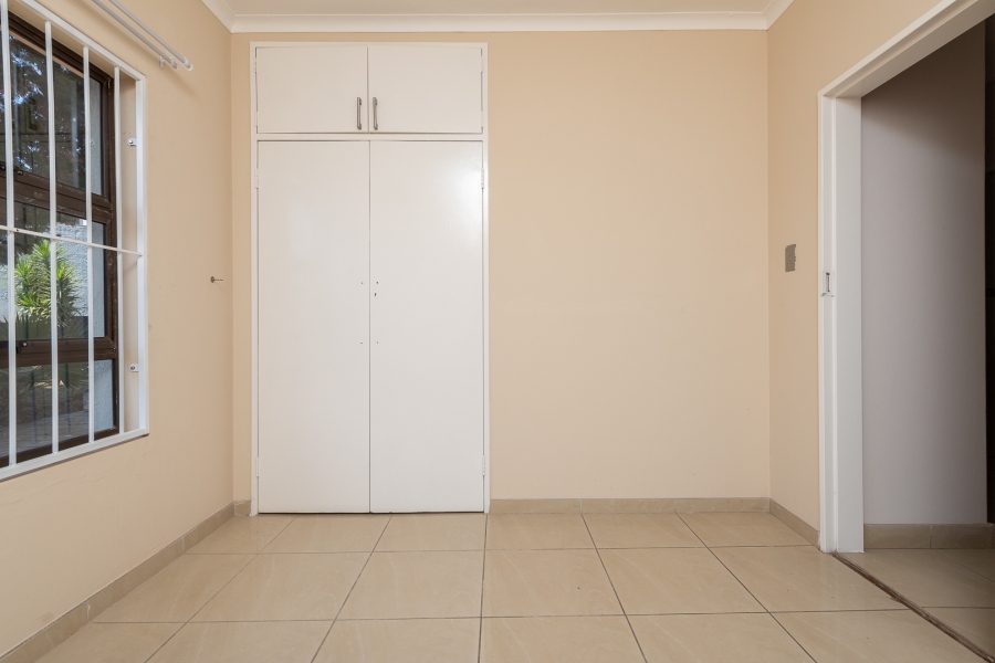 6 Bedroom Property for Sale in Glenvista Gauteng