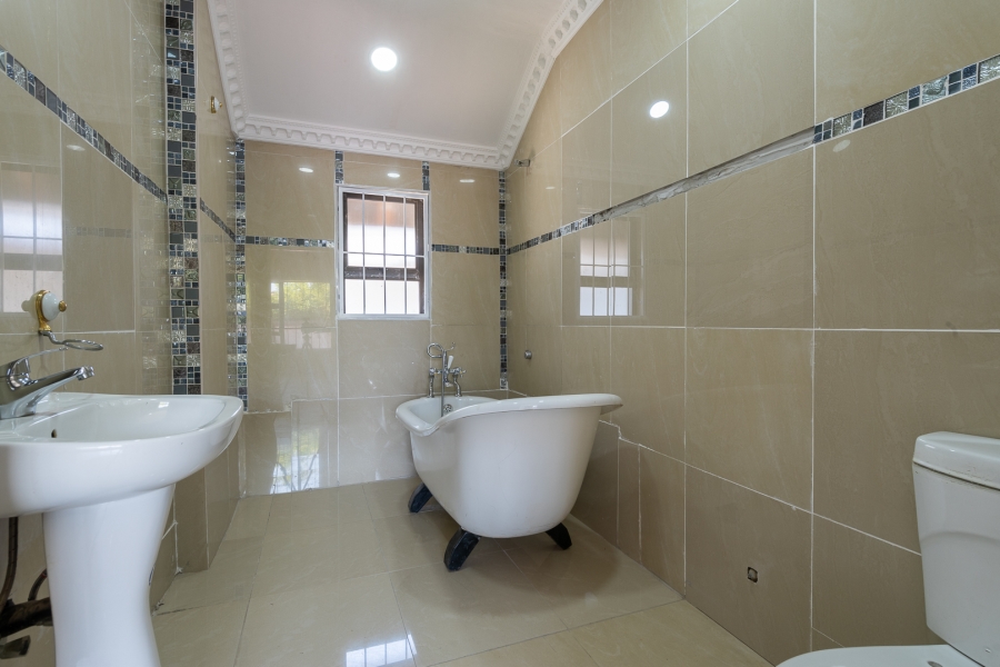 6 Bedroom Property for Sale in Glenvista Gauteng