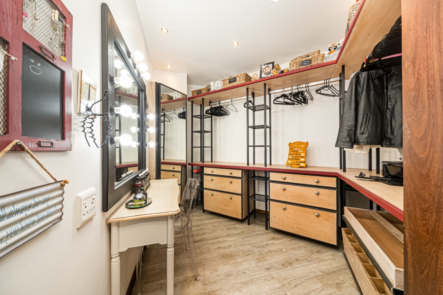 8 Bedroom Property for Sale in Glenvista Gauteng