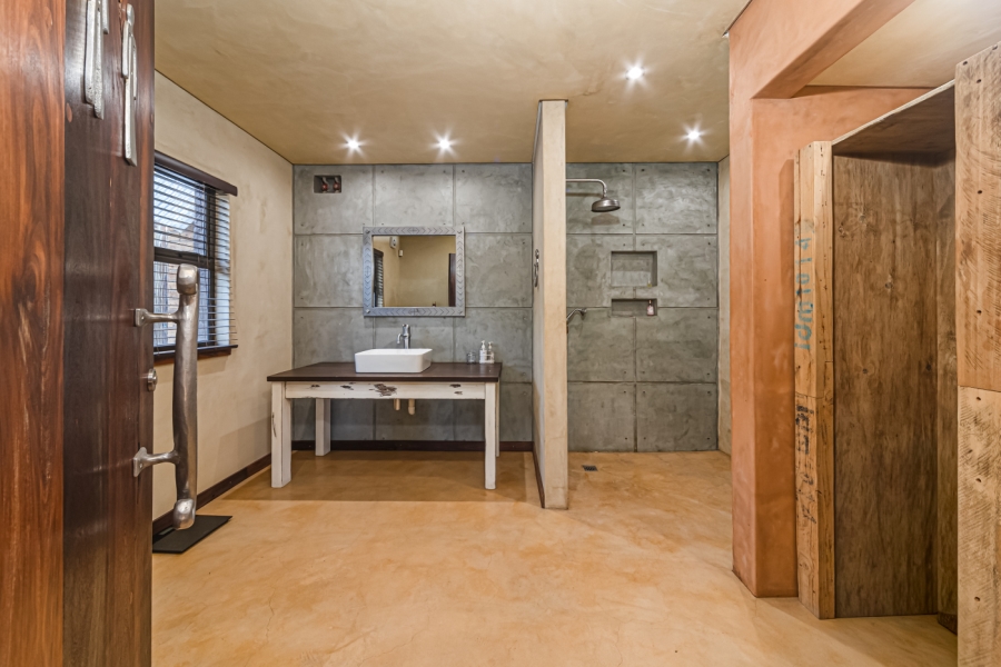 8 Bedroom Property for Sale in Glenvista Gauteng