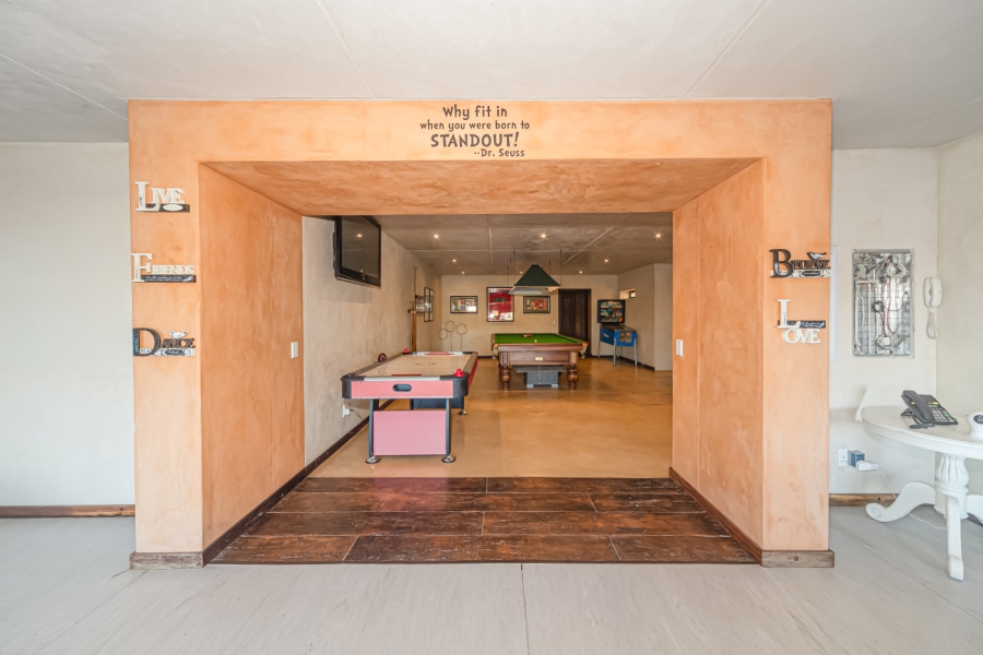 8 Bedroom Property for Sale in Glenvista Gauteng