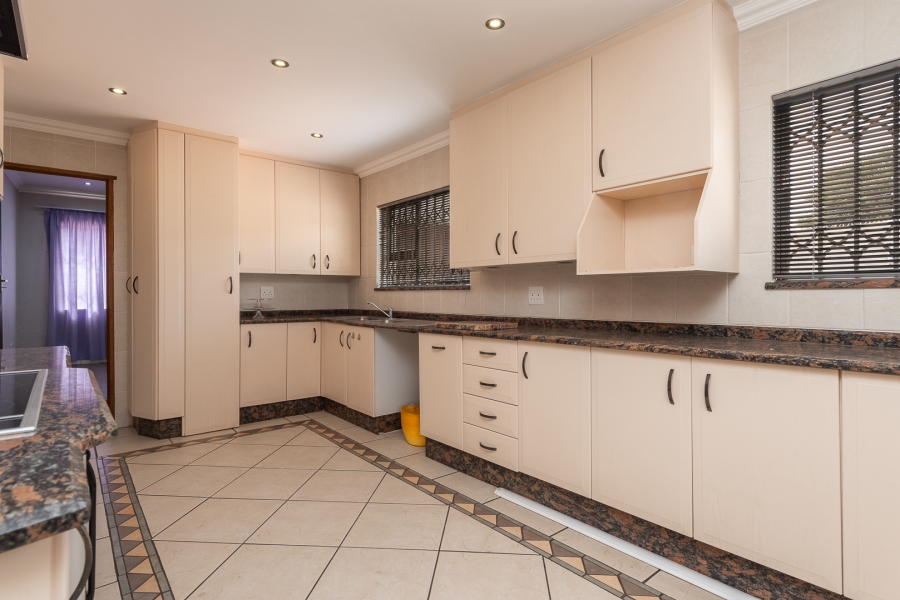 4 Bedroom Property for Sale in Bassonia Gauteng