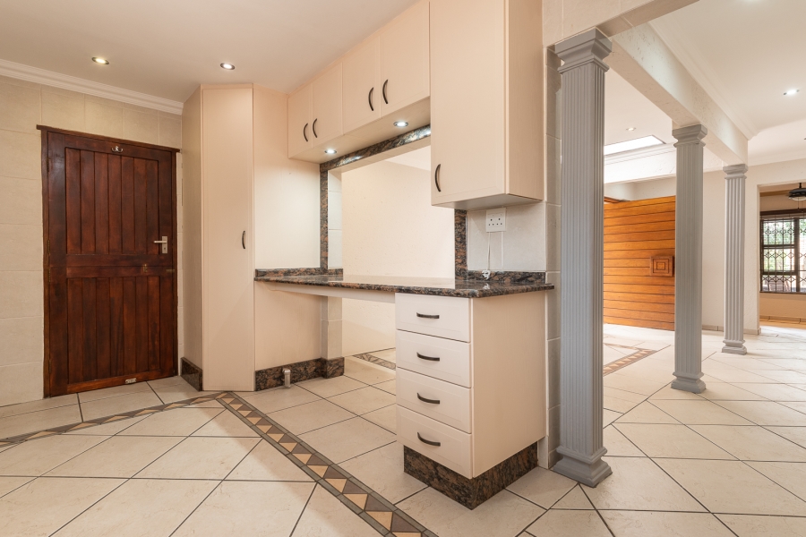 4 Bedroom Property for Sale in Bassonia Gauteng