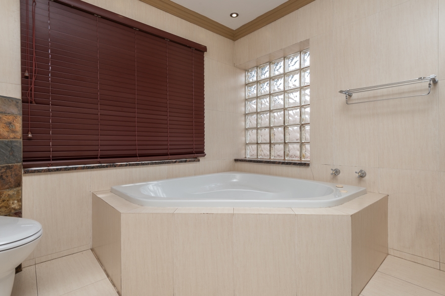 4 Bedroom Property for Sale in Bassonia Gauteng