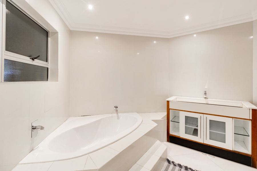 6 Bedroom Property for Sale in Meyersdal Gauteng