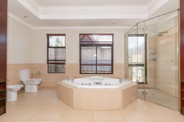 To Let 4 Bedroom Property for Rent in Dainfern Golf Estate Gauteng