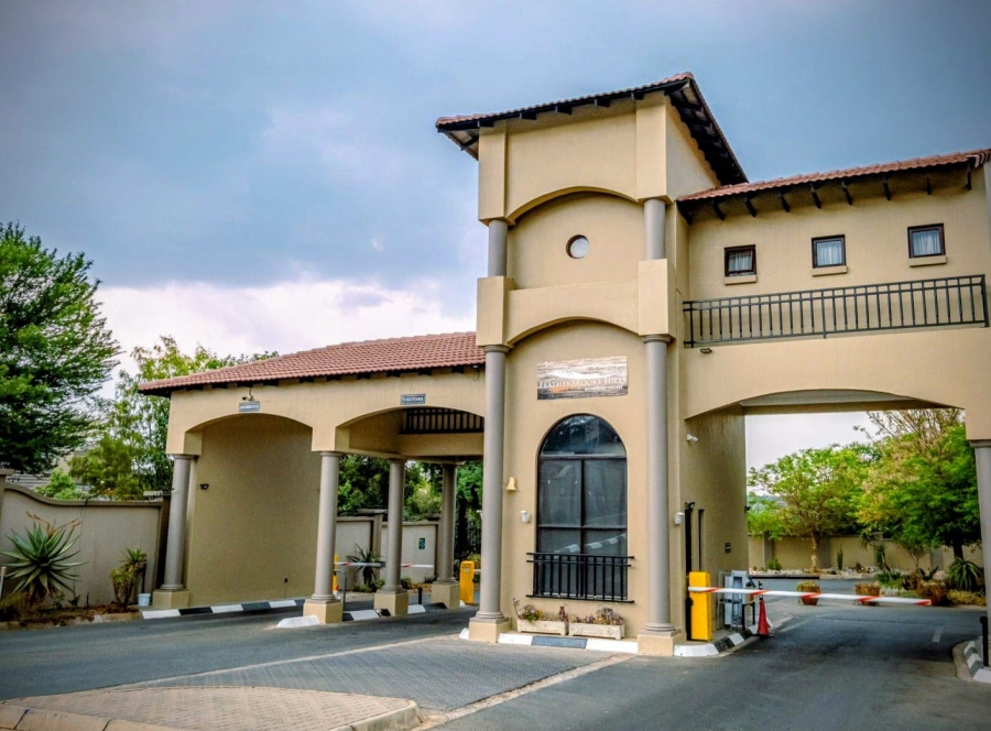 2 Bedroom Property for Sale in Featherbrooke Hills Retirement Gauteng
