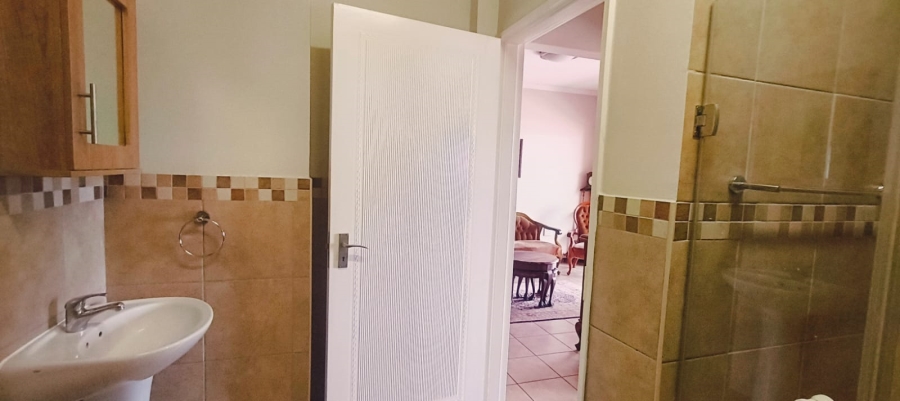 2 Bedroom Property for Sale in Featherbrooke Hills Retirement Gauteng