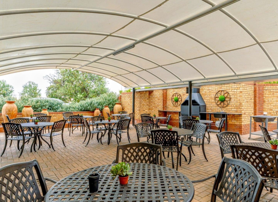 2 Bedroom Property for Sale in Featherbrooke Hills Retirement Gauteng