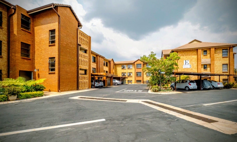 2 Bedroom Property for Sale in Featherbrooke Hills Retirement Gauteng