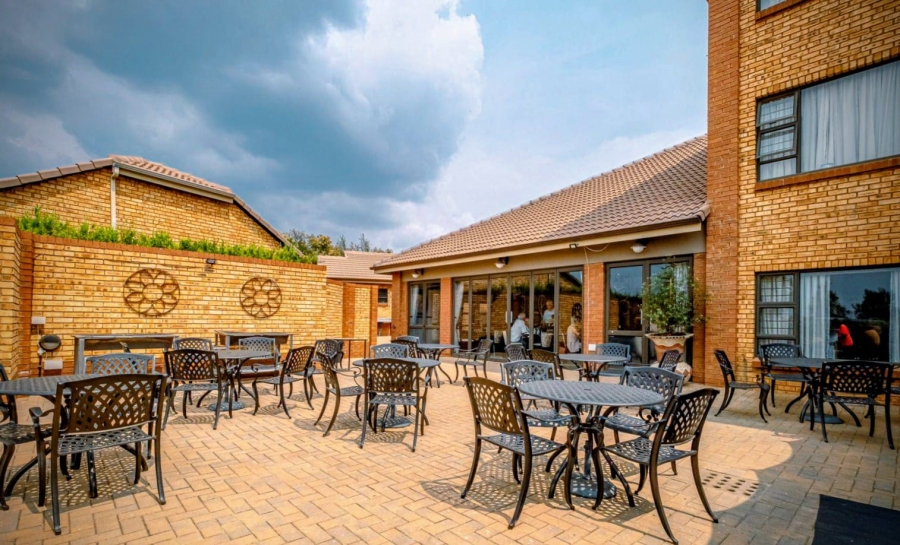 2 Bedroom Property for Sale in Featherbrooke Hills Retirement Gauteng