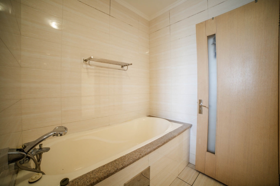 To Let 1 Bedroom Property for Rent in Noordwyk Gauteng