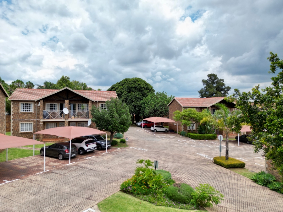 1 Bedroom Property for Sale in Die Hoewes Gauteng