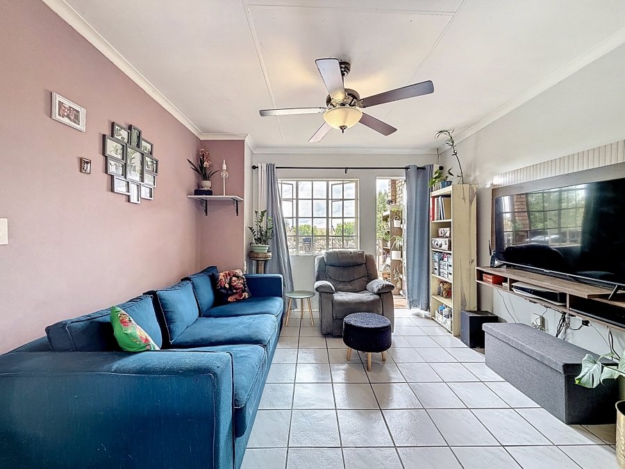 1 Bedroom Property for Sale in Die Hoewes Gauteng