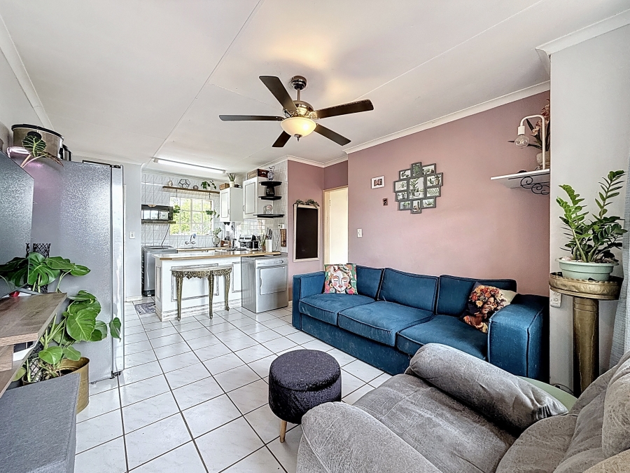 1 Bedroom Property for Sale in Die Hoewes Gauteng