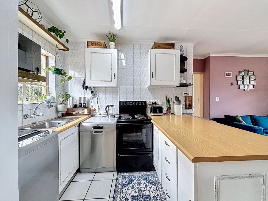 1 Bedroom Property for Sale in Die Hoewes Gauteng