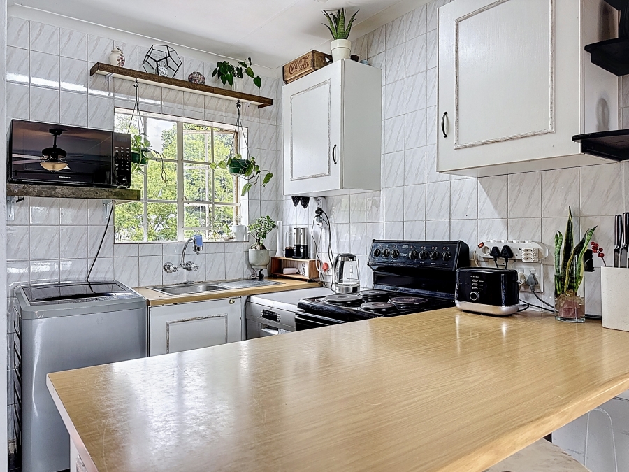 1 Bedroom Property for Sale in Die Hoewes Gauteng