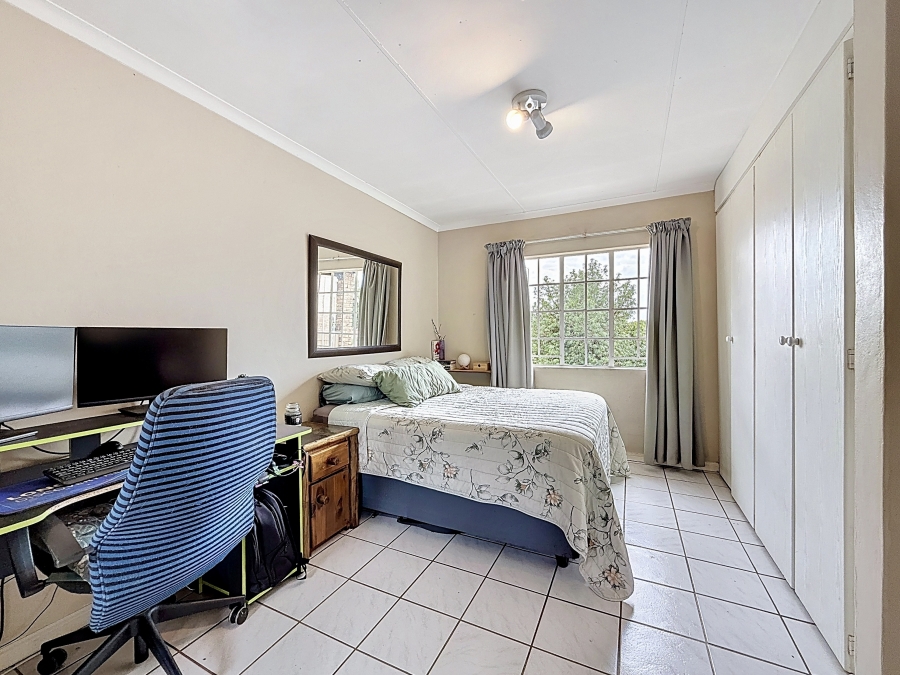 1 Bedroom Property for Sale in Die Hoewes Gauteng