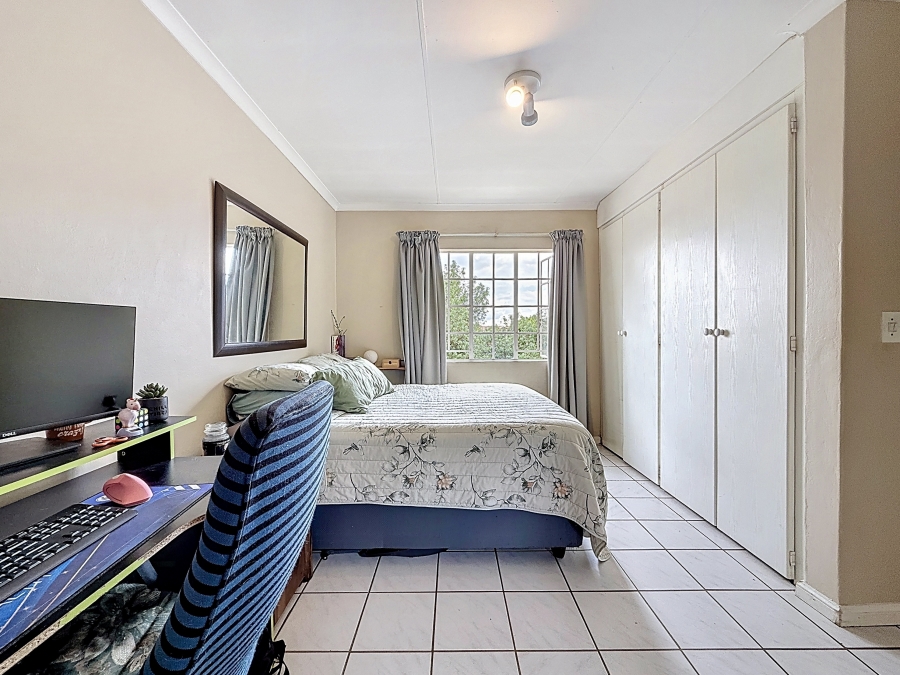 1 Bedroom Property for Sale in Die Hoewes Gauteng