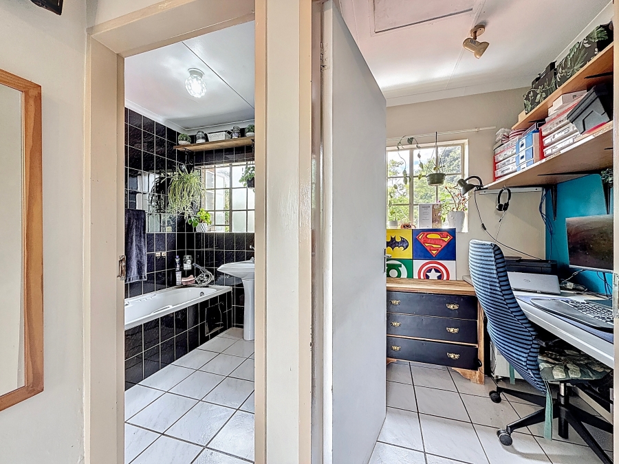 1 Bedroom Property for Sale in Die Hoewes Gauteng