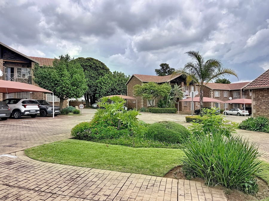 1 Bedroom Property for Sale in Die Hoewes Gauteng