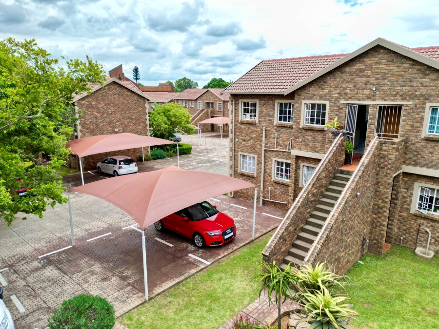 1 Bedroom Property for Sale in Die Hoewes Gauteng