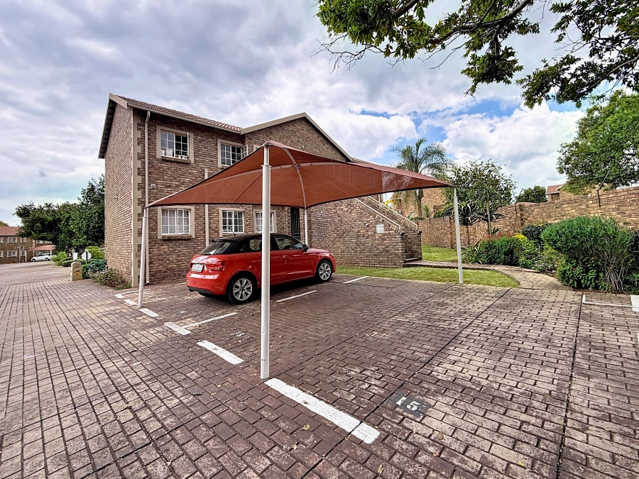 1 Bedroom Property for Sale in Die Hoewes Gauteng