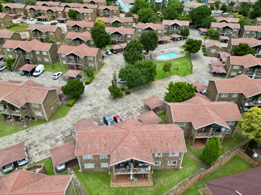 1 Bedroom Property for Sale in Die Hoewes Gauteng