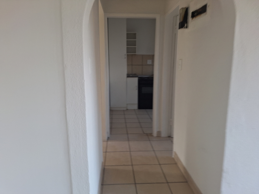 To Let 2 Bedroom Property for Rent in Luipaardsvlei Gauteng