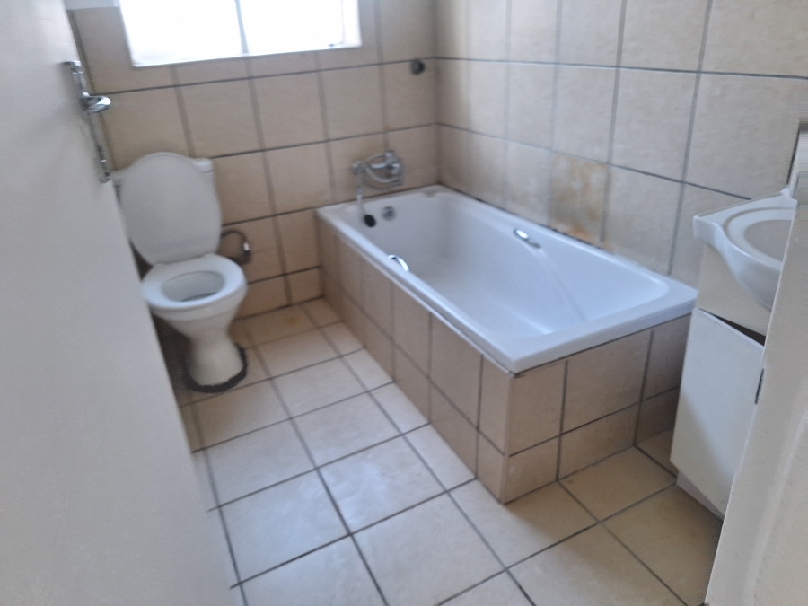 To Let 2 Bedroom Property for Rent in Luipaardsvlei Gauteng