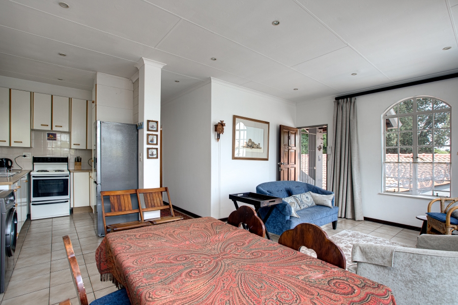 To Let 2 Bedroom Property for Rent in Linden Gauteng