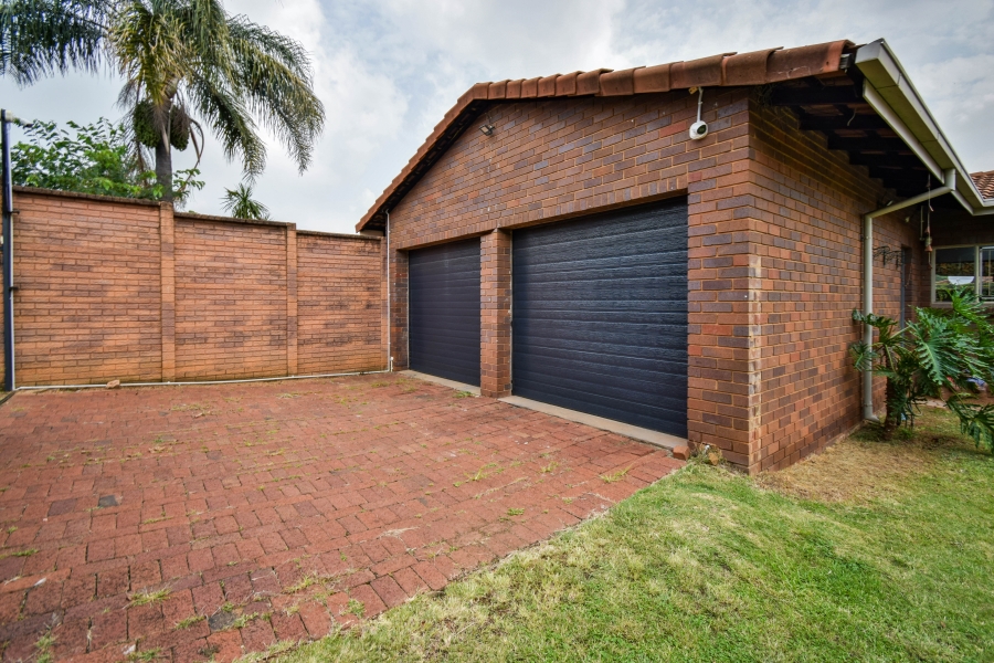 3 Bedroom Property for Sale in Garsfontein Gauteng