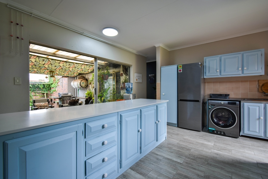 3 Bedroom Property for Sale in Garsfontein Gauteng