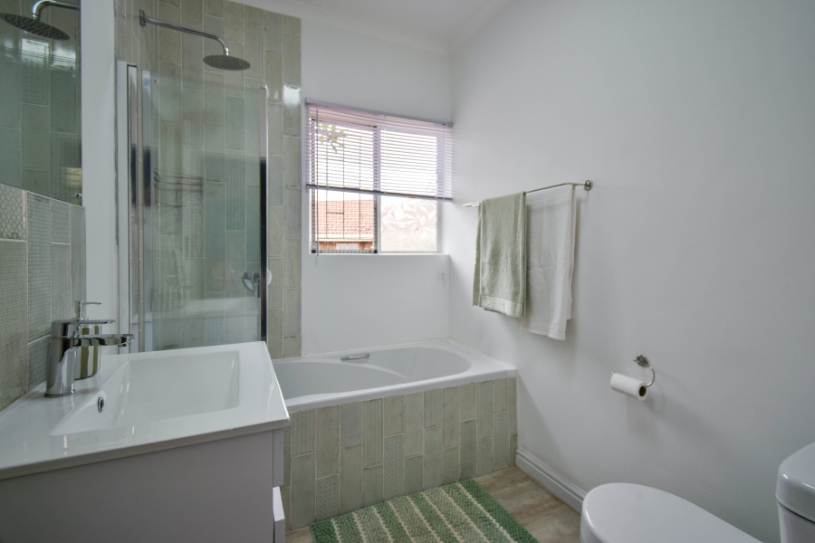 3 Bedroom Property for Sale in Garsfontein Gauteng