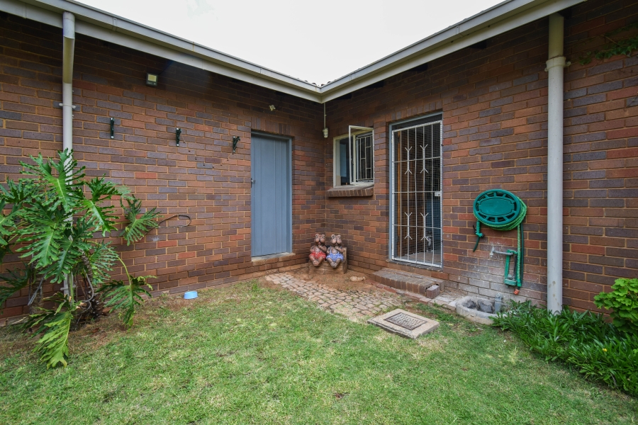 3 Bedroom Property for Sale in Garsfontein Gauteng
