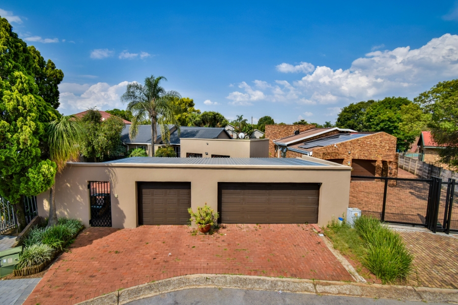 3 Bedroom Property for Sale in Garsfontein Gauteng