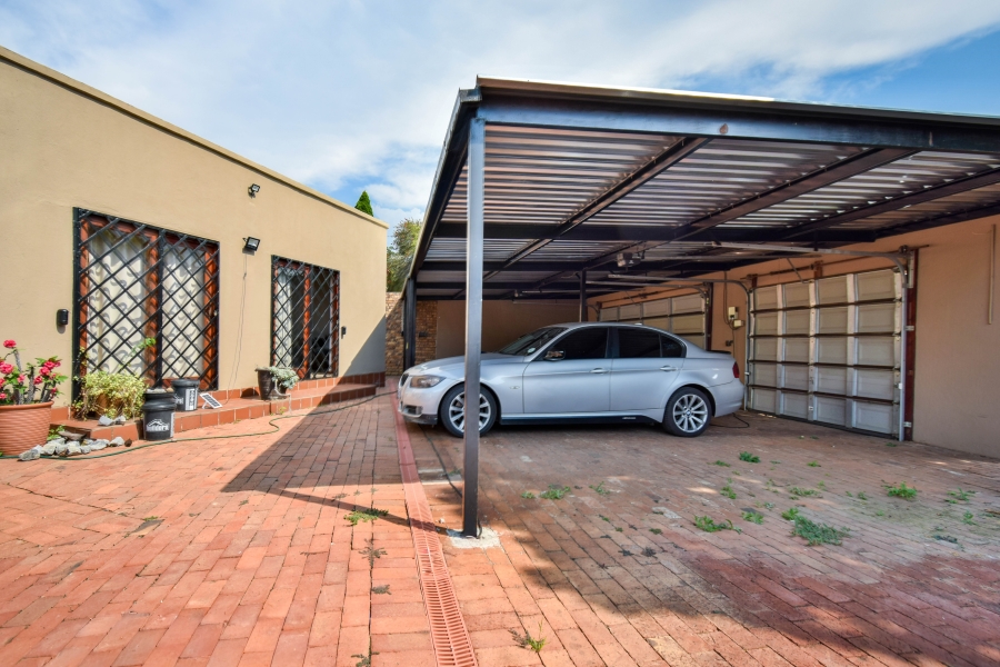 3 Bedroom Property for Sale in Garsfontein Gauteng