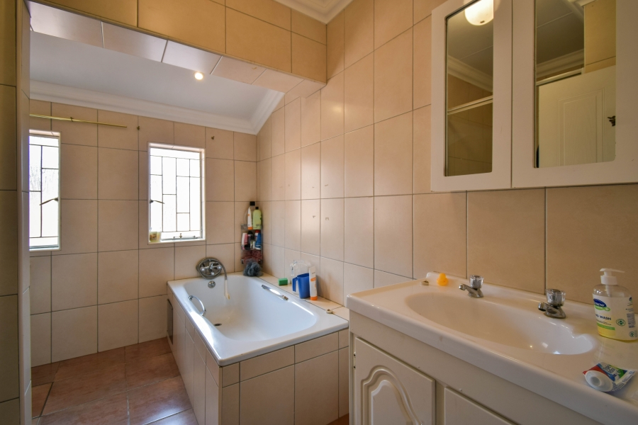 3 Bedroom Property for Sale in Garsfontein Gauteng