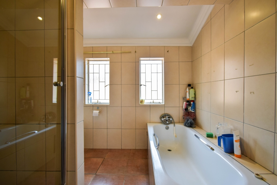 3 Bedroom Property for Sale in Garsfontein Gauteng