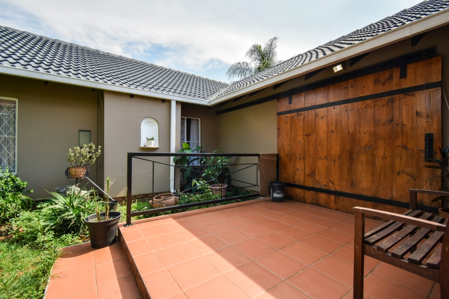3 Bedroom Property for Sale in Garsfontein Gauteng