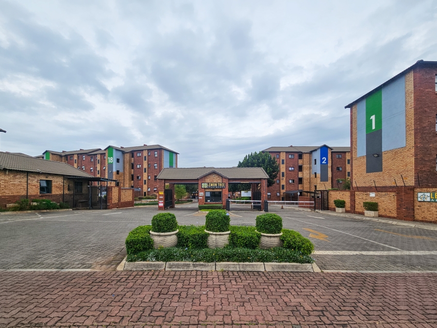 2 Bedroom Property for Sale in La Montagne Gauteng