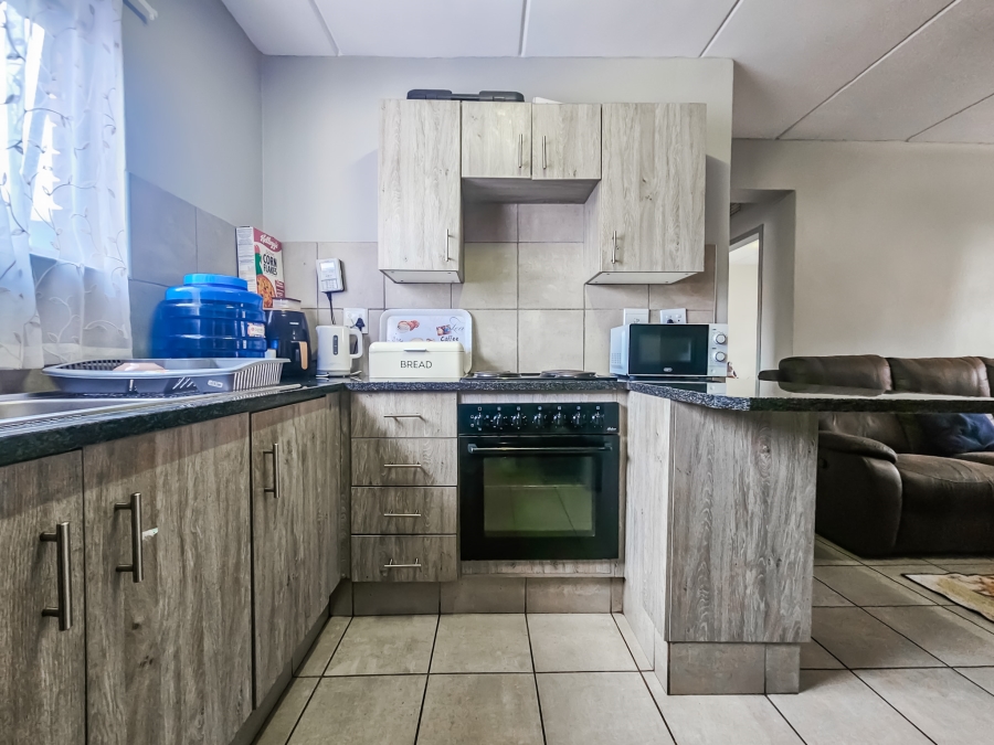 2 Bedroom Property for Sale in La Montagne Gauteng