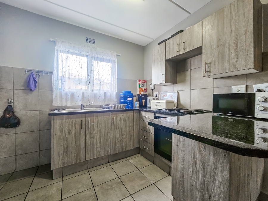 2 Bedroom Property for Sale in La Montagne Gauteng