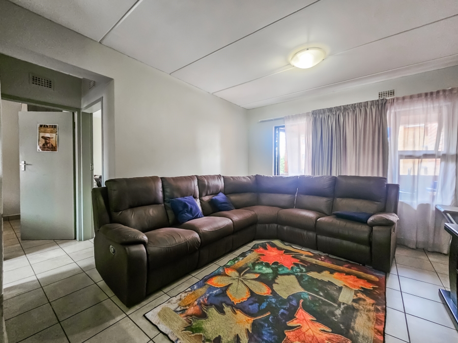 2 Bedroom Property for Sale in La Montagne Gauteng