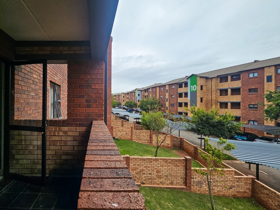 2 Bedroom Property for Sale in La Montagne Gauteng