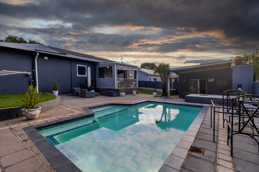 3 Bedroom Property for Sale in Lakeside Gauteng