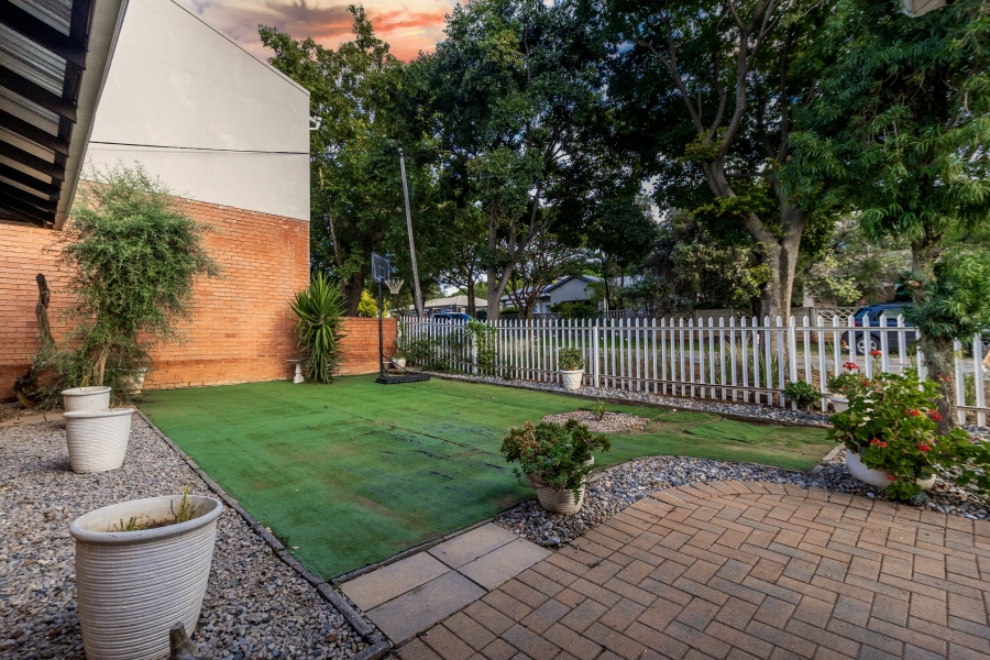 3 Bedroom Property for Sale in Lakeside Gauteng