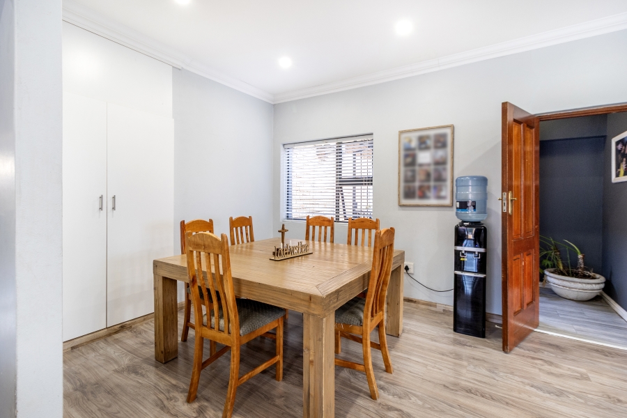 3 Bedroom Property for Sale in Lakeside Gauteng