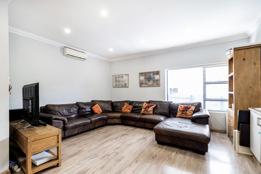 3 Bedroom Property for Sale in Lakeside Gauteng